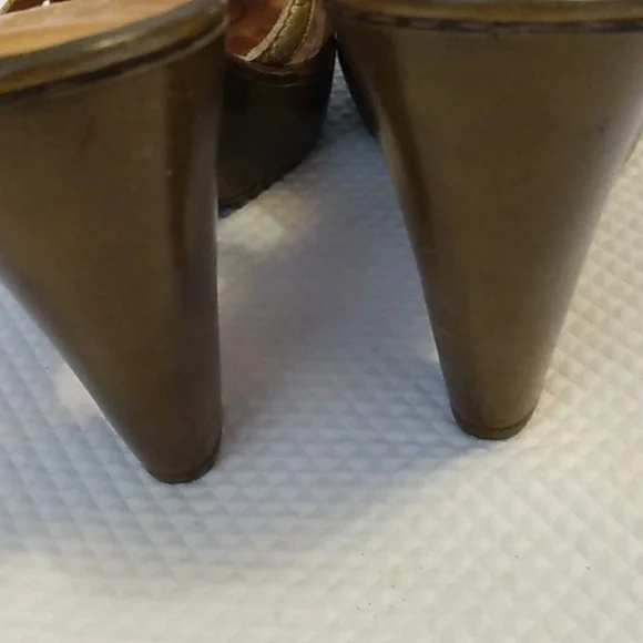 Born Women's Gold Heeled Sandals 7 - Picture 3 of 8